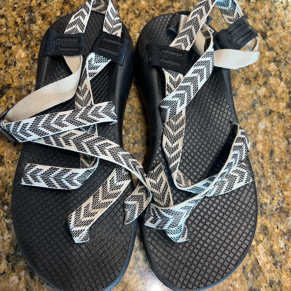 CHACO WOMENS SIZE 9 - Picture 2 of 11